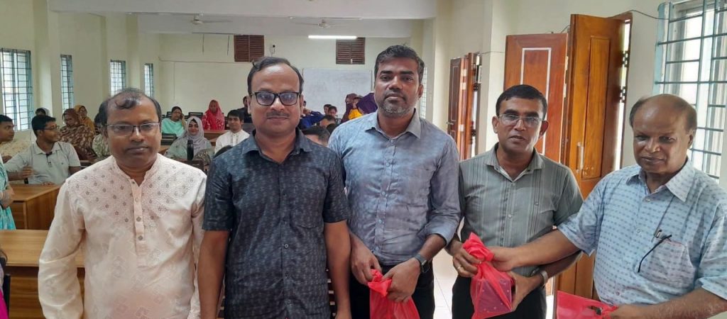 প্রফেসর প্রকাশ কুমার মালাকার স্যার এর বিদায় সংবর্ধনার কিছু স্থির চিত্র