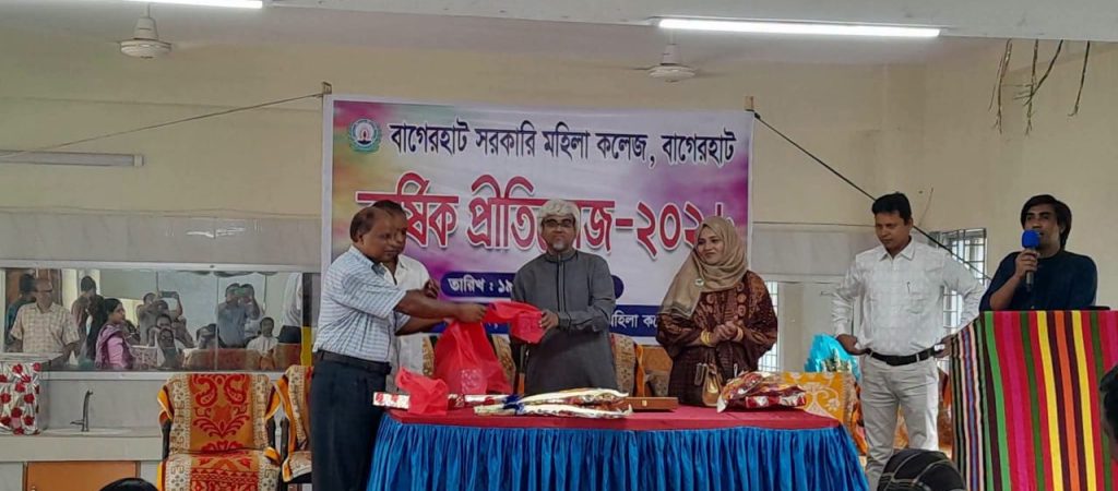 প্রফেসর প্রকাশ কুমার মালাকার স্যার এর বিদায় সংবর্ধনার কিছু স্থির চিত্র