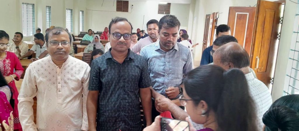 প্রফেসর প্রকাশ কুমার মালাকার স্যার এর বিদায় সংবর্ধনার কিছু স্থির চিত্র